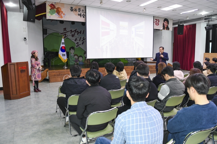 1-2. 문경시, 김영화 화백 초청 특강 개최.jpg