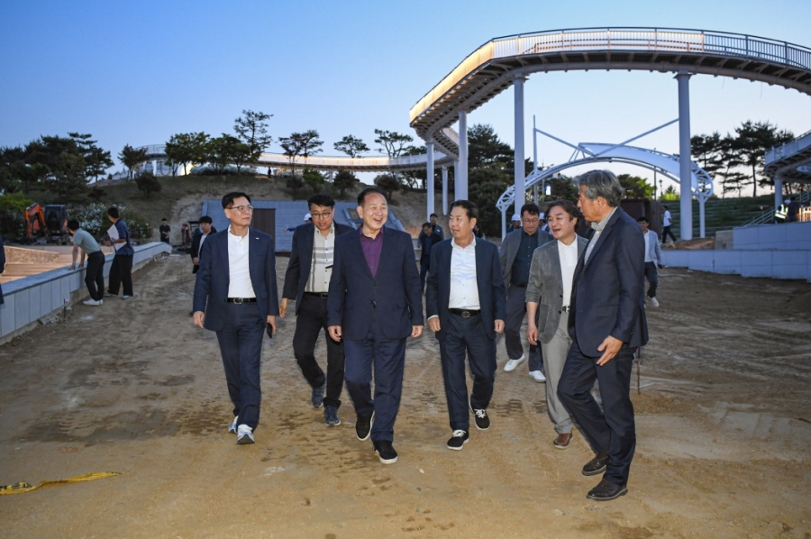 4-1. 중앙공원정비사업야간경관점검(도시과).jpg