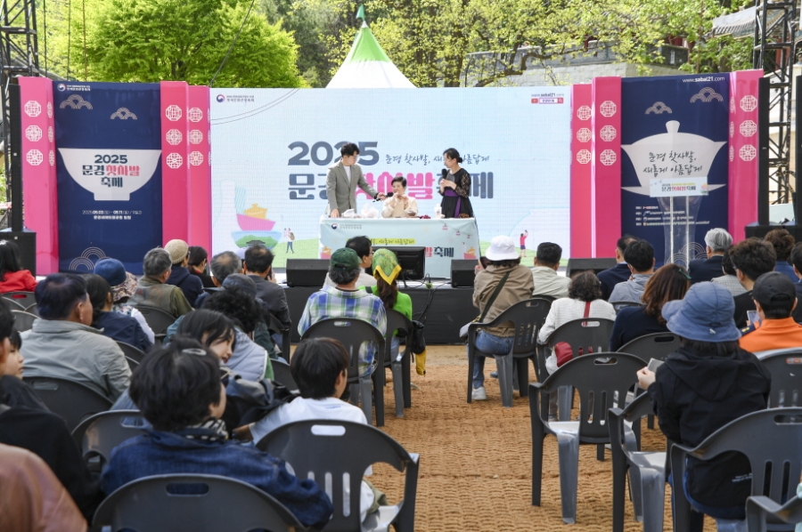 국제교류 작가 시연.jpg