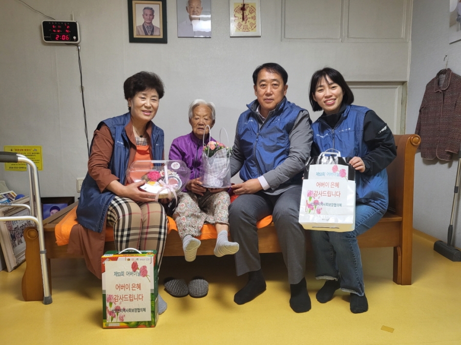 1-2. 산양면 지사보 어버이날 효도선물 전달.jpg